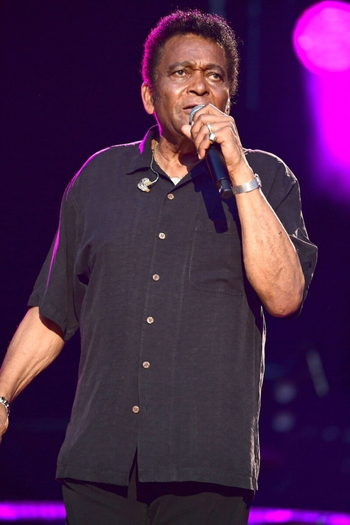 Charlie Pride při vystoupení. 