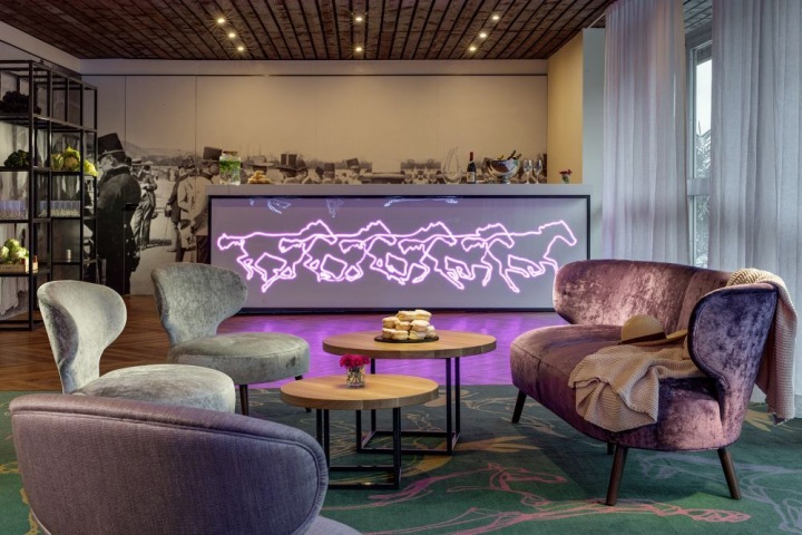 Derby Club v areálu. 