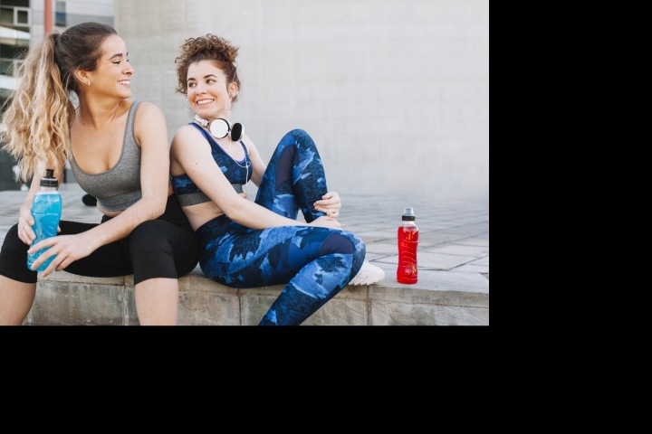 Dívky odpočívají po tréninku.