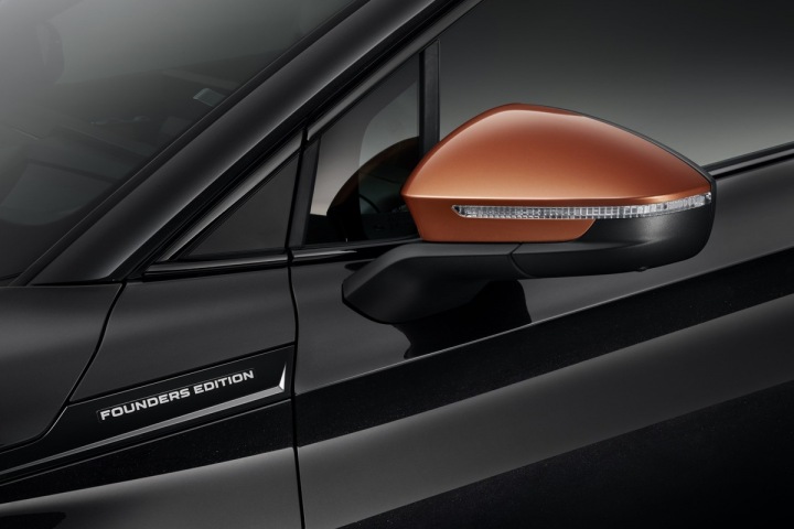 Plaketa nového vozu ENYAQ