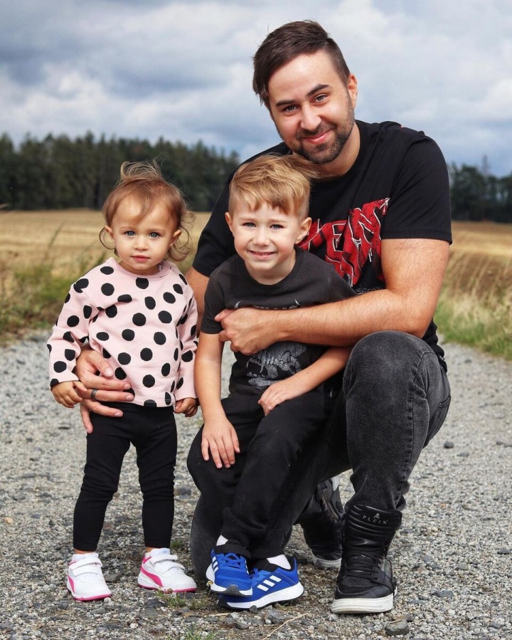 Erik Meldik s dětmi