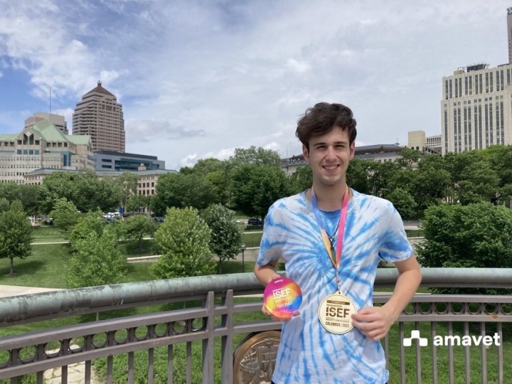 Mladý slovenský vedec Adam Kovalčík (EUCYS 2024)