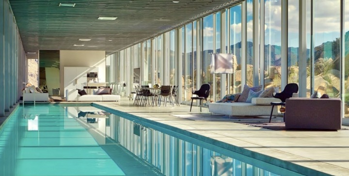 Interiér neviditelného domu v Kalifornii, bazén