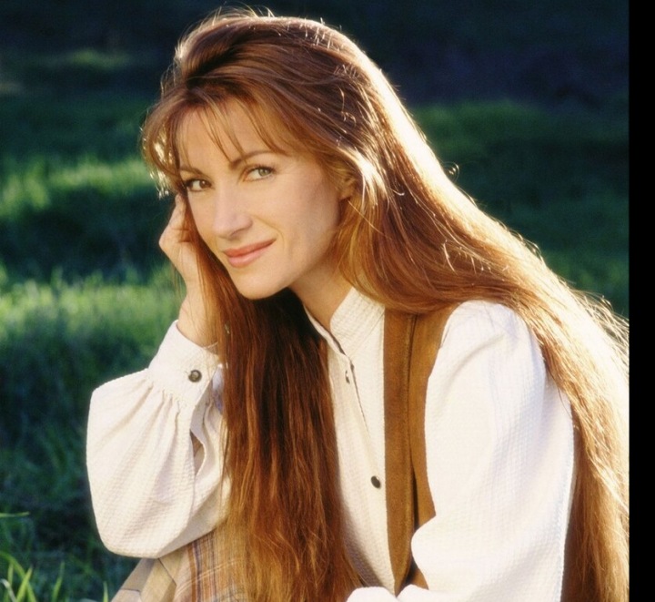 Jane Seymour jako doktorka Quinnová.