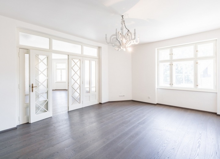 Jeden z pokojů ve vile v Šáreckém údolí