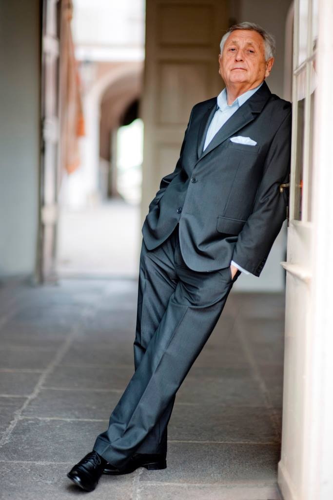 Jiří Menzel v obleku