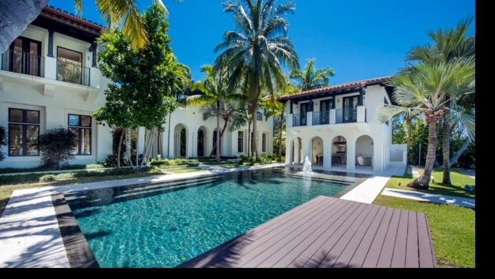 Karlie Kloss s manželem koupili dům za 23,5 milionu dolarů