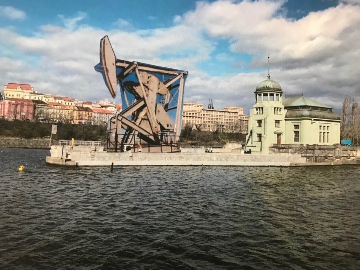 Kinetický objekt Jeff od Mileny Dopitové u vodní elektrárny na Štvanici.