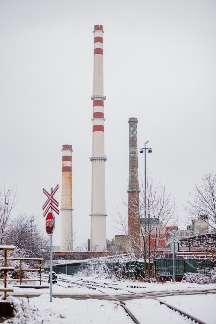 Komíny malešického areálu. 