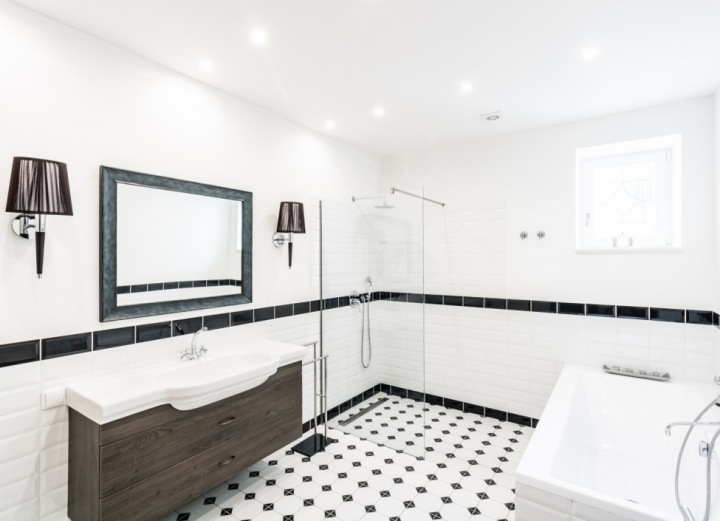 Koupelna ve vile v Šáreckém údolí