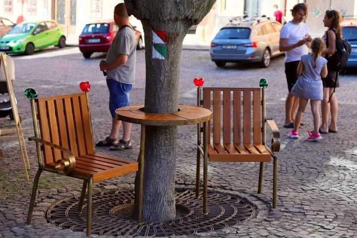 Lavička Václava Havla. 