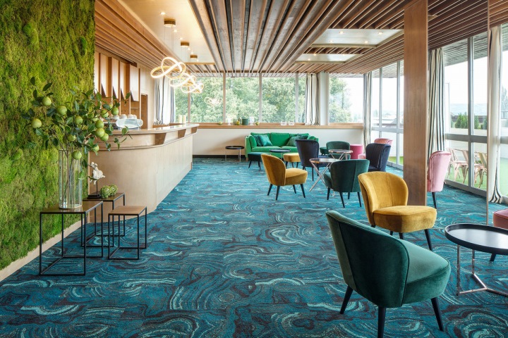 Místnost pro média v areálu. 