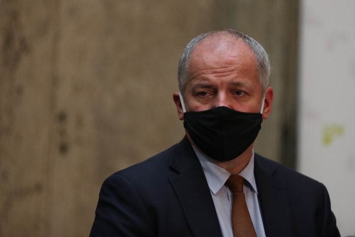 Ministr zdravotnictví Roman Prymula v černé roušce