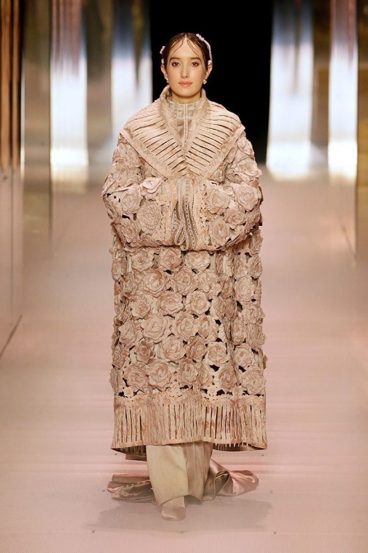 Modelka na přehlídce Fendi Couture SS2021