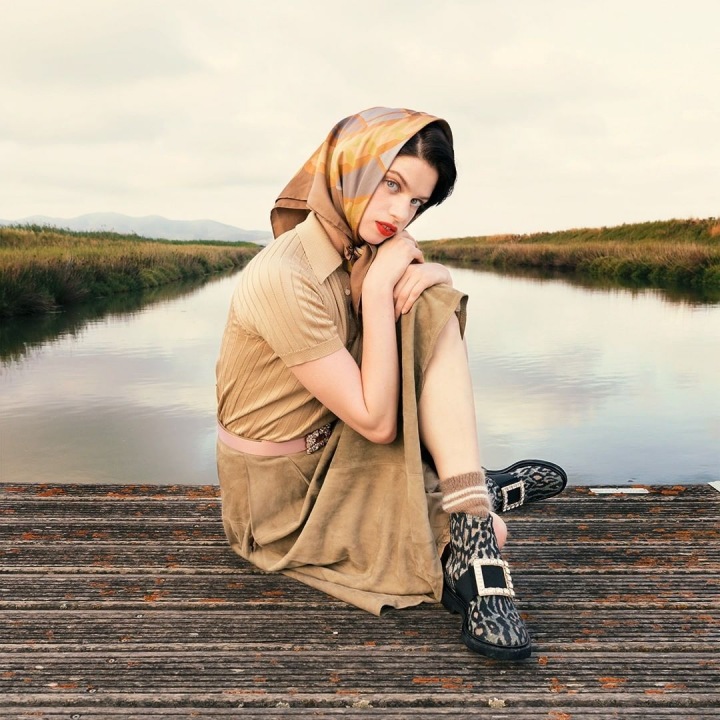 Modelka v botách od Rogera Viviera. 