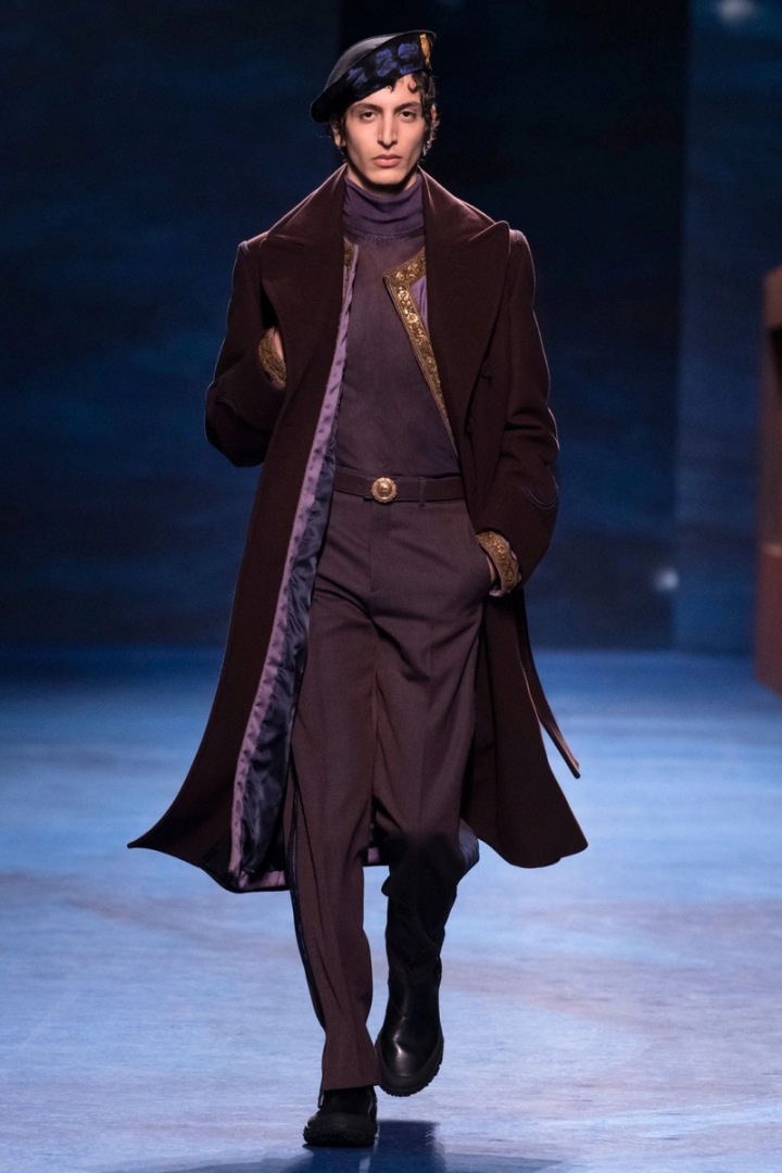 Muž na přehlídce Dior FW2021