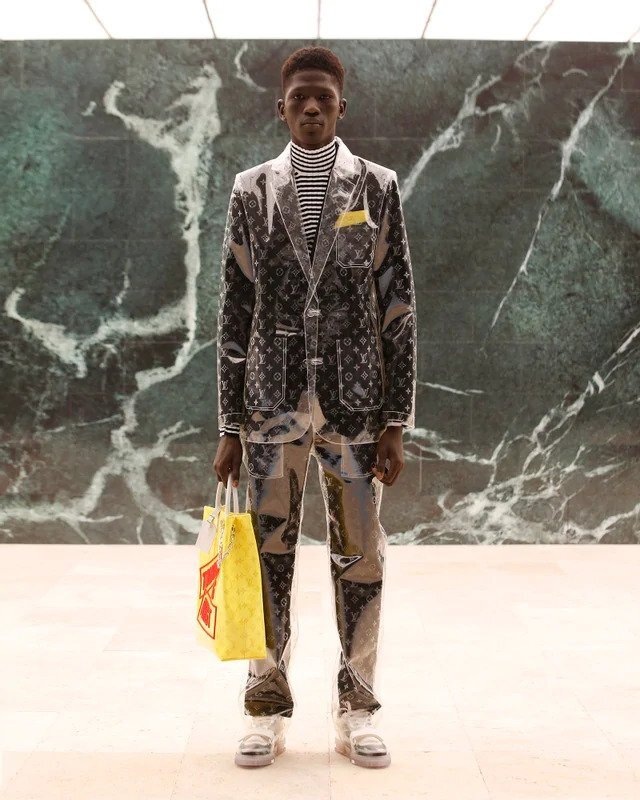 Muž na přehlídce Louis Vuitton FW2021