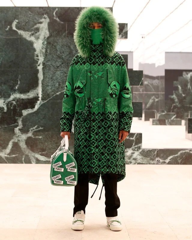 Muž na přehlídce Louis Vuitton FW2021