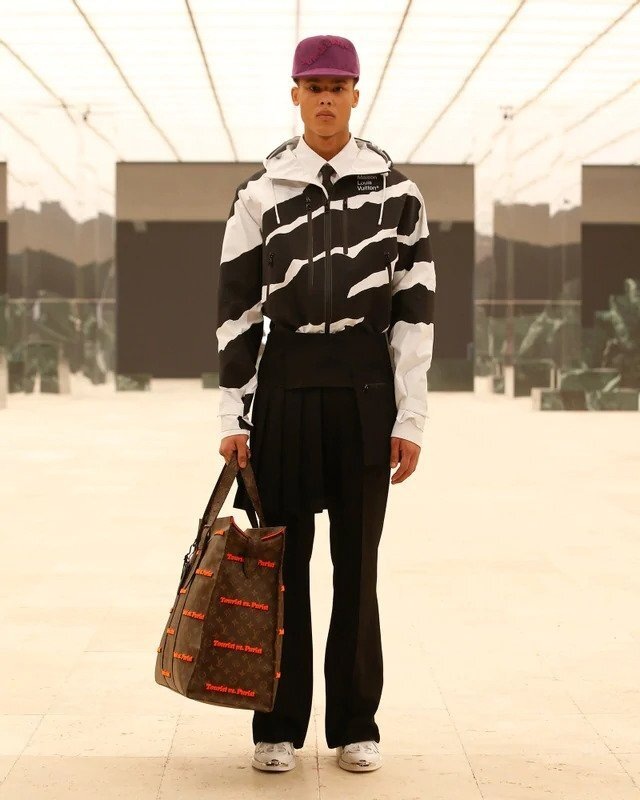 Muž na přehlídce Louis Vuitton FW2021