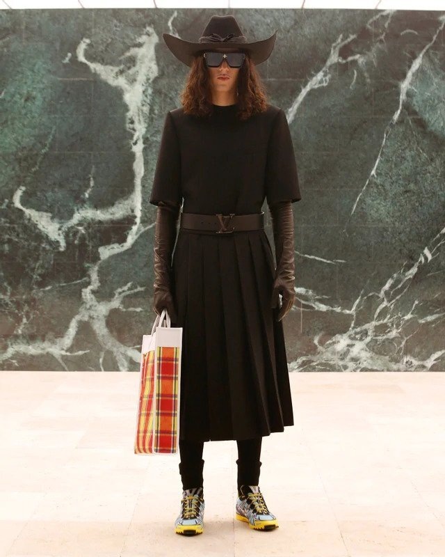 Muž na přehlídce Louis Vuitton FW2021