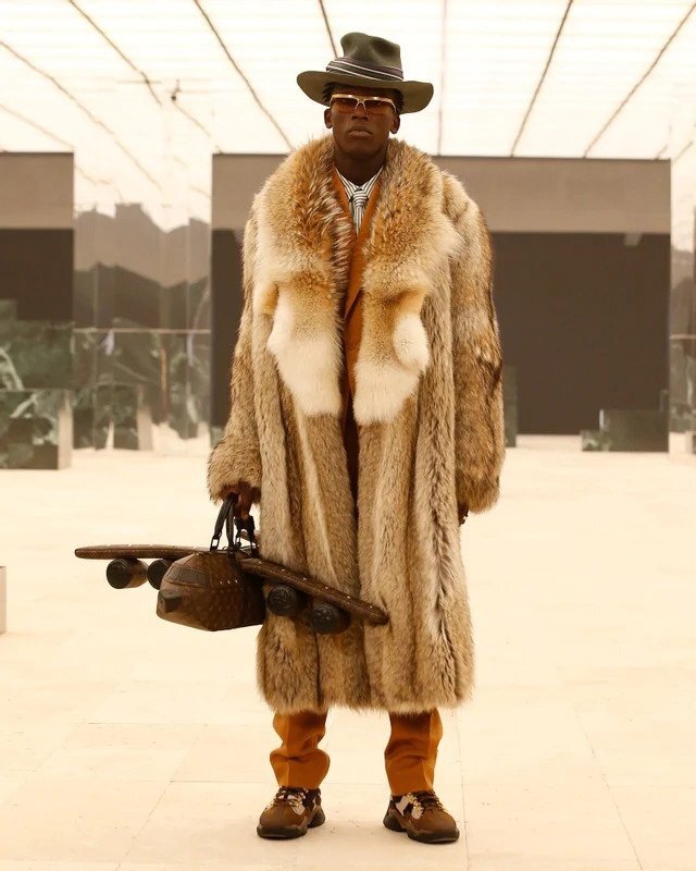 Muž na přehlídce Louis Vuitton FW2021