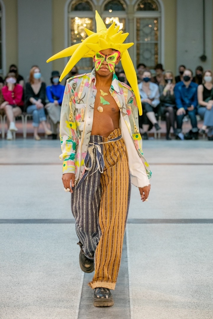 Muž v modelu od Dominiky Kozákové