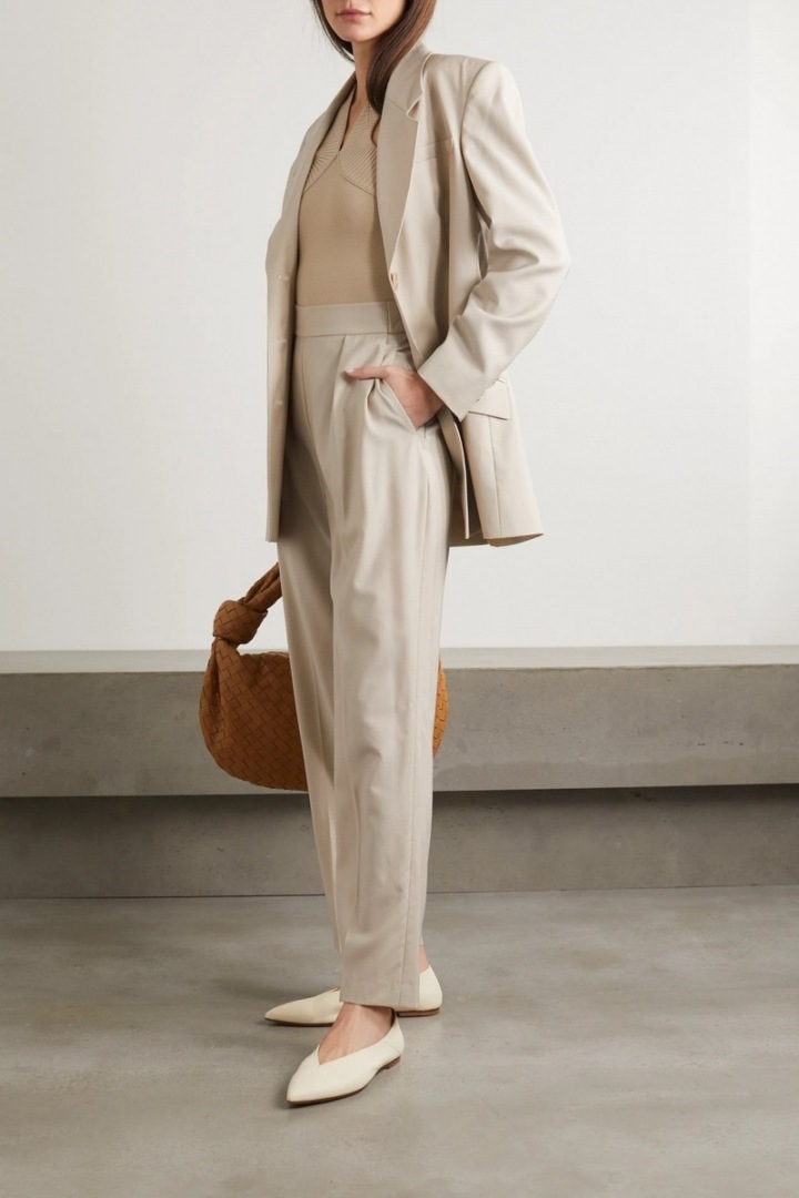 Světle béžový oblek Envelope1976