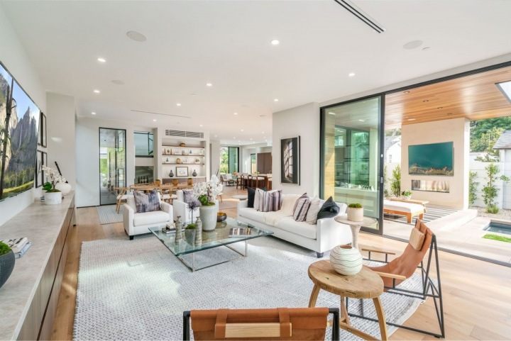 Obývák, John Legend a jeho sídlo