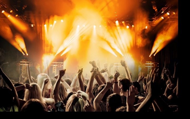 Párty a žlutá světla