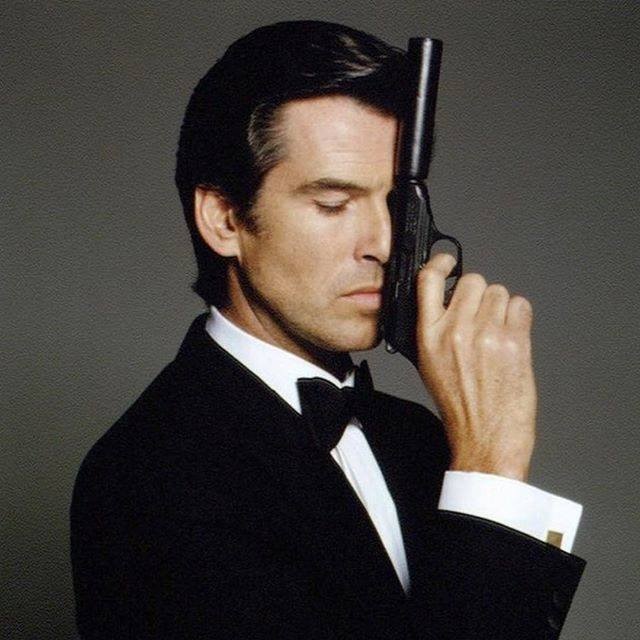 Brosnan jako James Bond.