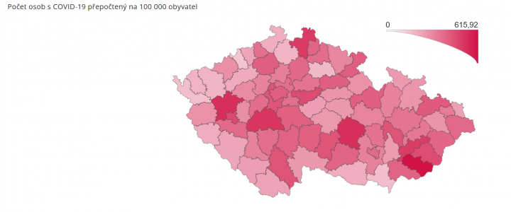 Počet osob s covid-19 na 100 000 obyvatel