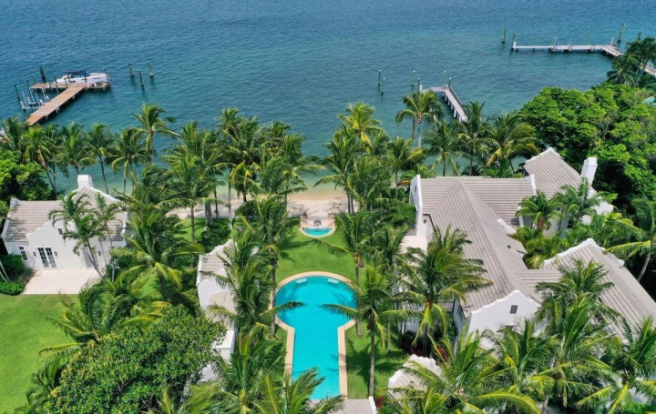 Pohled z výšky na pozemek Sylvestera Stallona