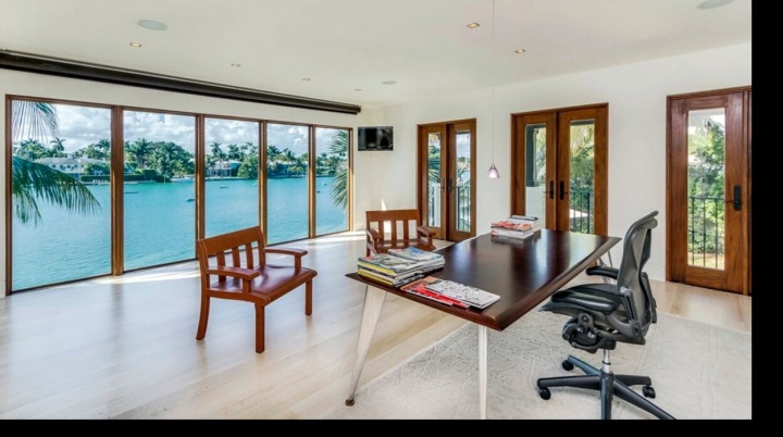 Pracovna v zahradním domku