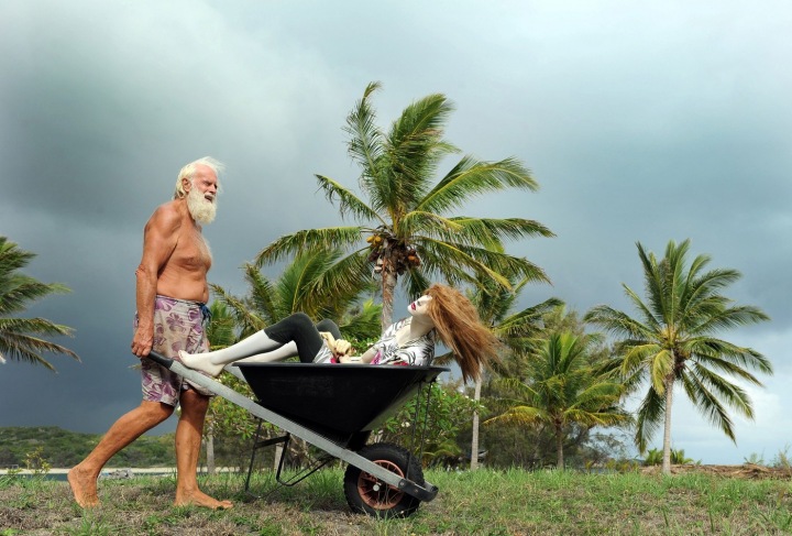 David Glasheen prišiel v 80 o svoje bohatstvo, zbalil si kufor a prestahoval sa na odľahlý ostrov
