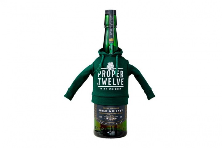 Limitovaná edice mikin pro lahve whisky Proper Twelve