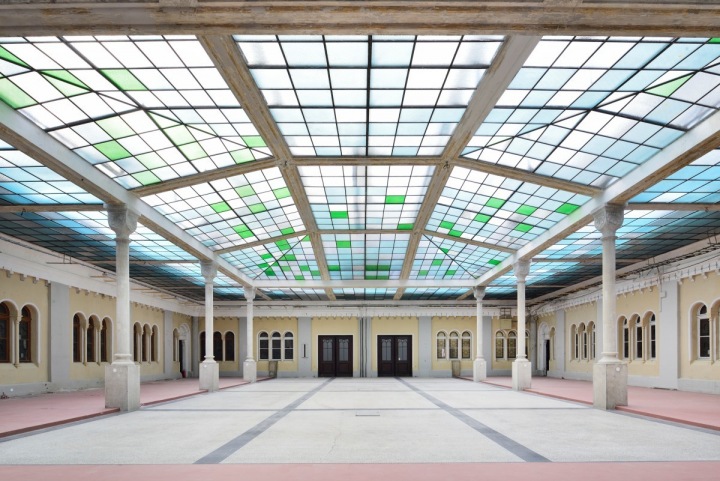 Prostor ambitu bývalého kláštera svatého Gabriela