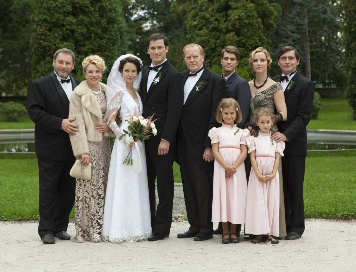 Za první republiky se sňatky uzavíraly z rozumu. Snímek ze seriálu První republika.