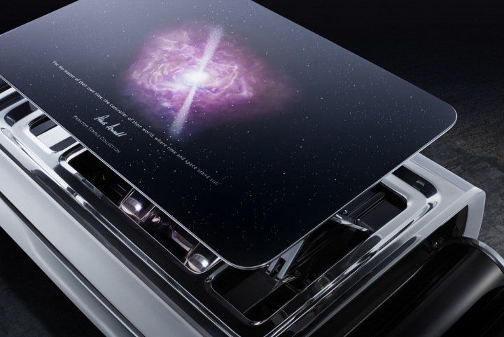 Rolls-Royce Phatom, deska s citát Einsteina