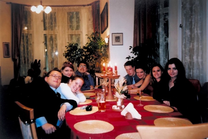 Elena Jakubovič študovala na Masarykovej univerzite v Brne.
