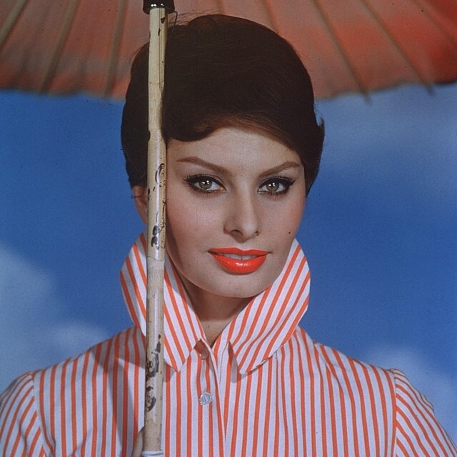 Sophia Loren s deštníkem