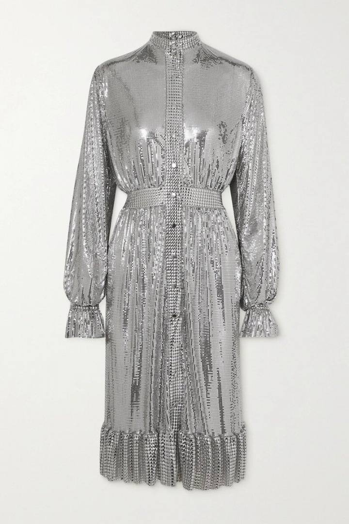 Stříbrné šaty Paco Rabanne