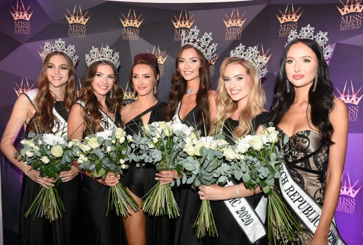Taťána Makarenko s vítězkami Miss Czech Republic 2020