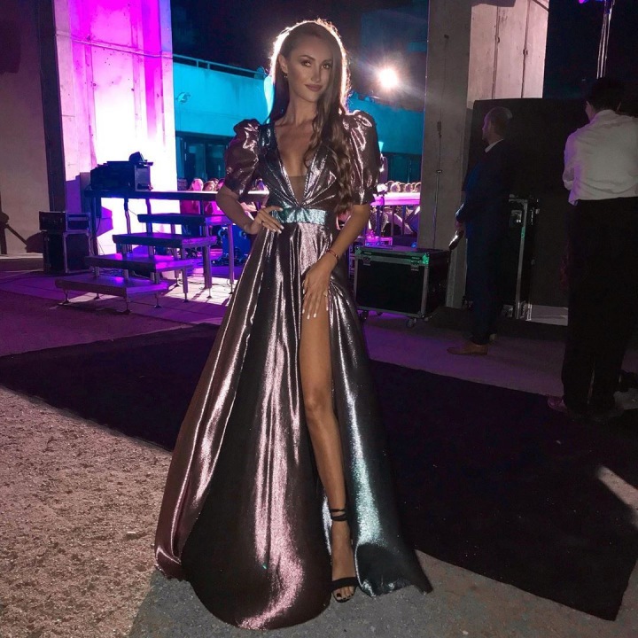 Taťána Makarenko v metalických šatech Beaty Rajské
