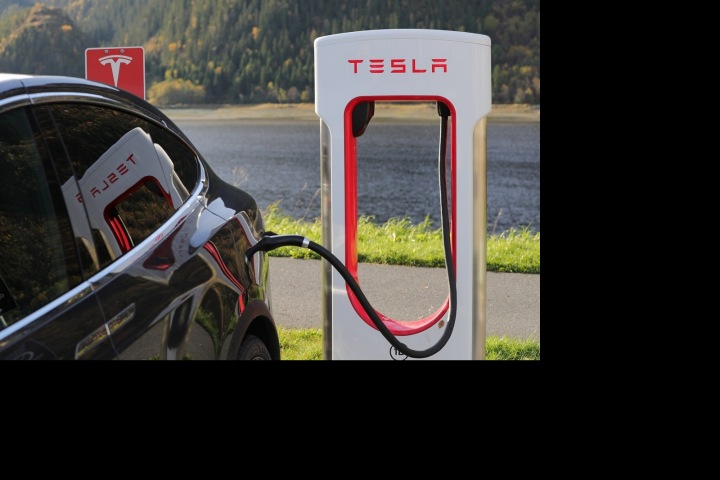 Tesla nabíjecí stanice