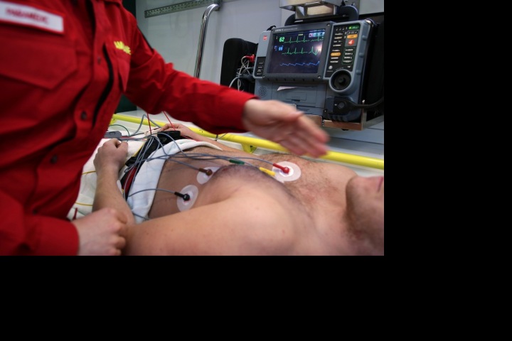 Zdravotník s pacientem.