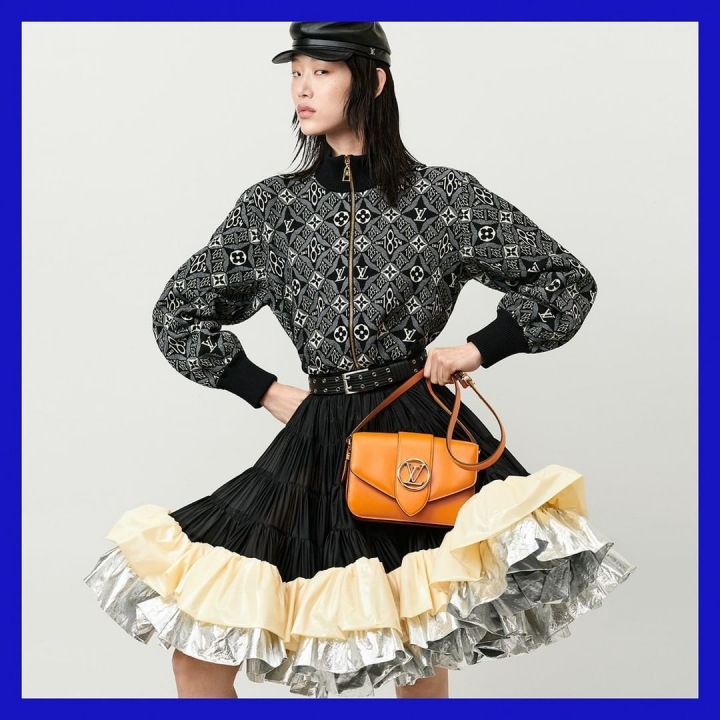 Žena s kabelkou Louis Vuitton