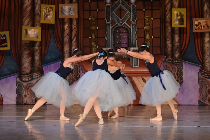 Ženy tančící balet