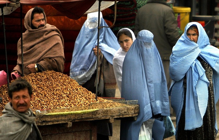 Ženy to majú na verejnosti novo komplikovanejšie