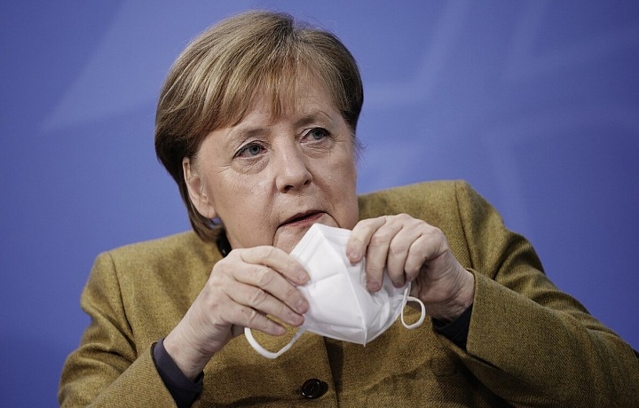 Angela Merkel a respirátor FFP2