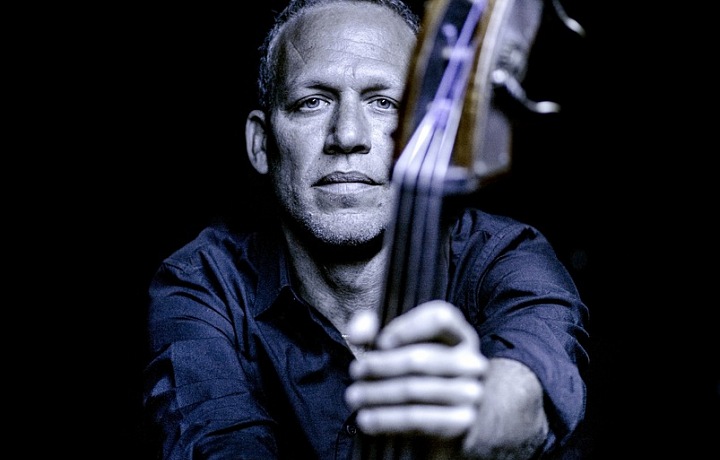 Cohen zahájí festival Struny podzimu. 